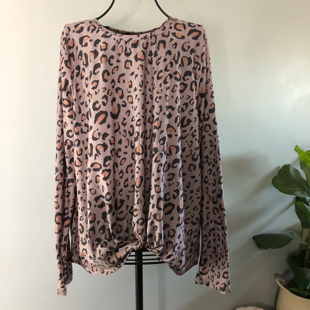 NWOT Olive+Oak Ceetah Long 3/4 sleeve knot top- L